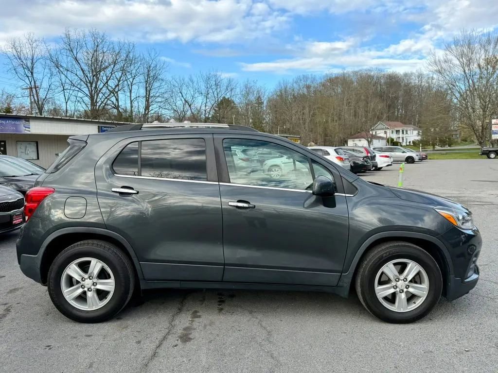Used 2018 Chevrolet Trax LT w/ LT Convenience Package image 9