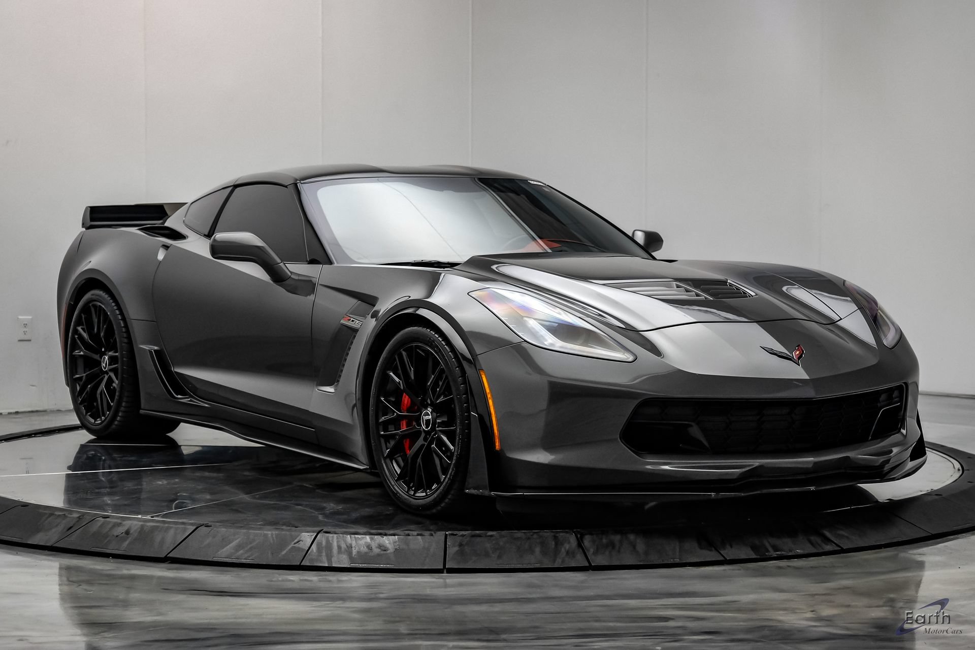 Used 2015 Chevrolet Corvette Z06 w/ 3LZ Preferred Equipment Group RWD image 29