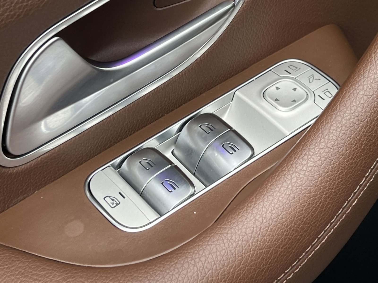 Used 2024 Mercedes-Benz GLS 450 4MATIC image 13