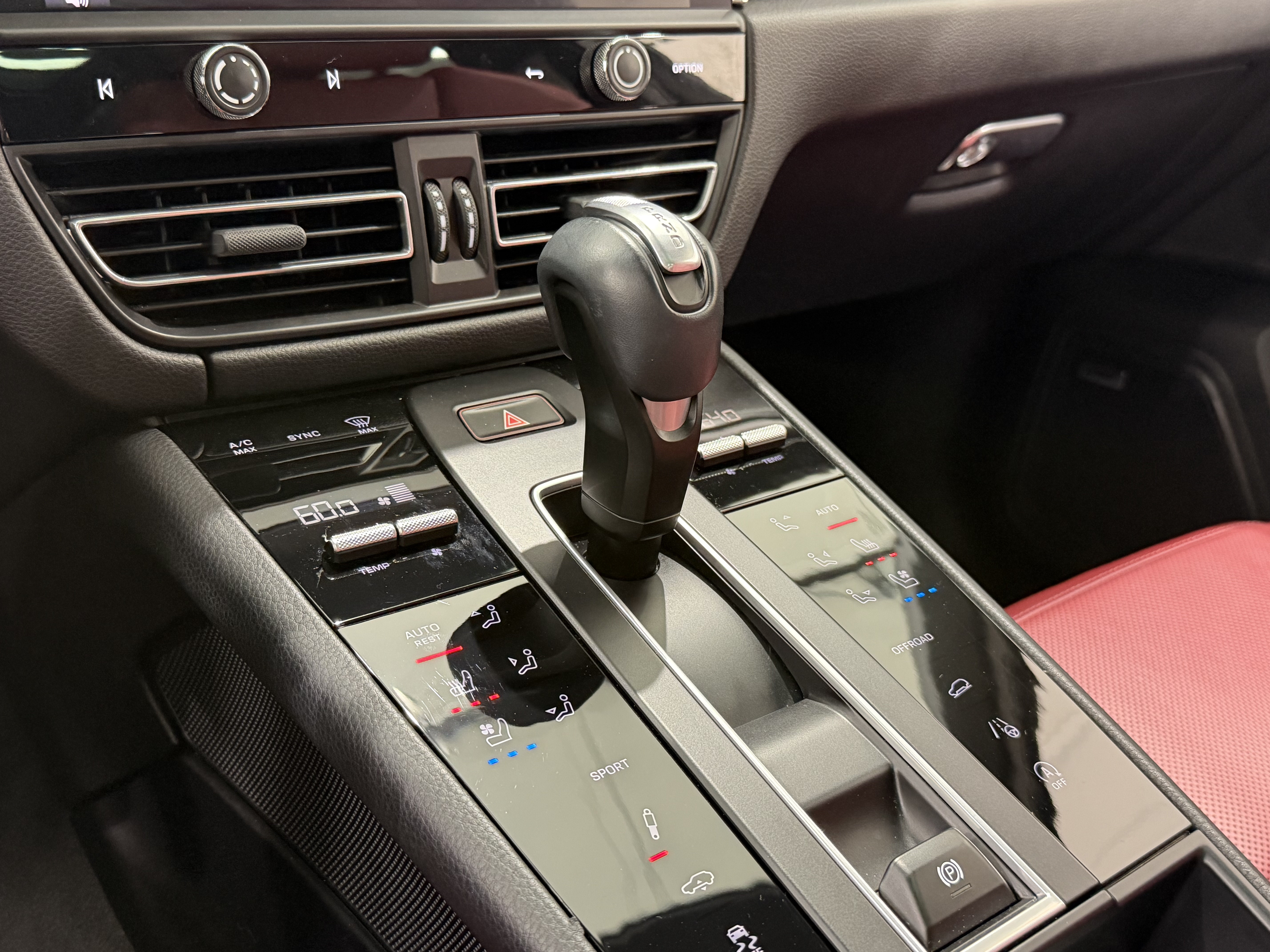 Certified 2023 Porsche Macan GTS AWD/4WD image 40