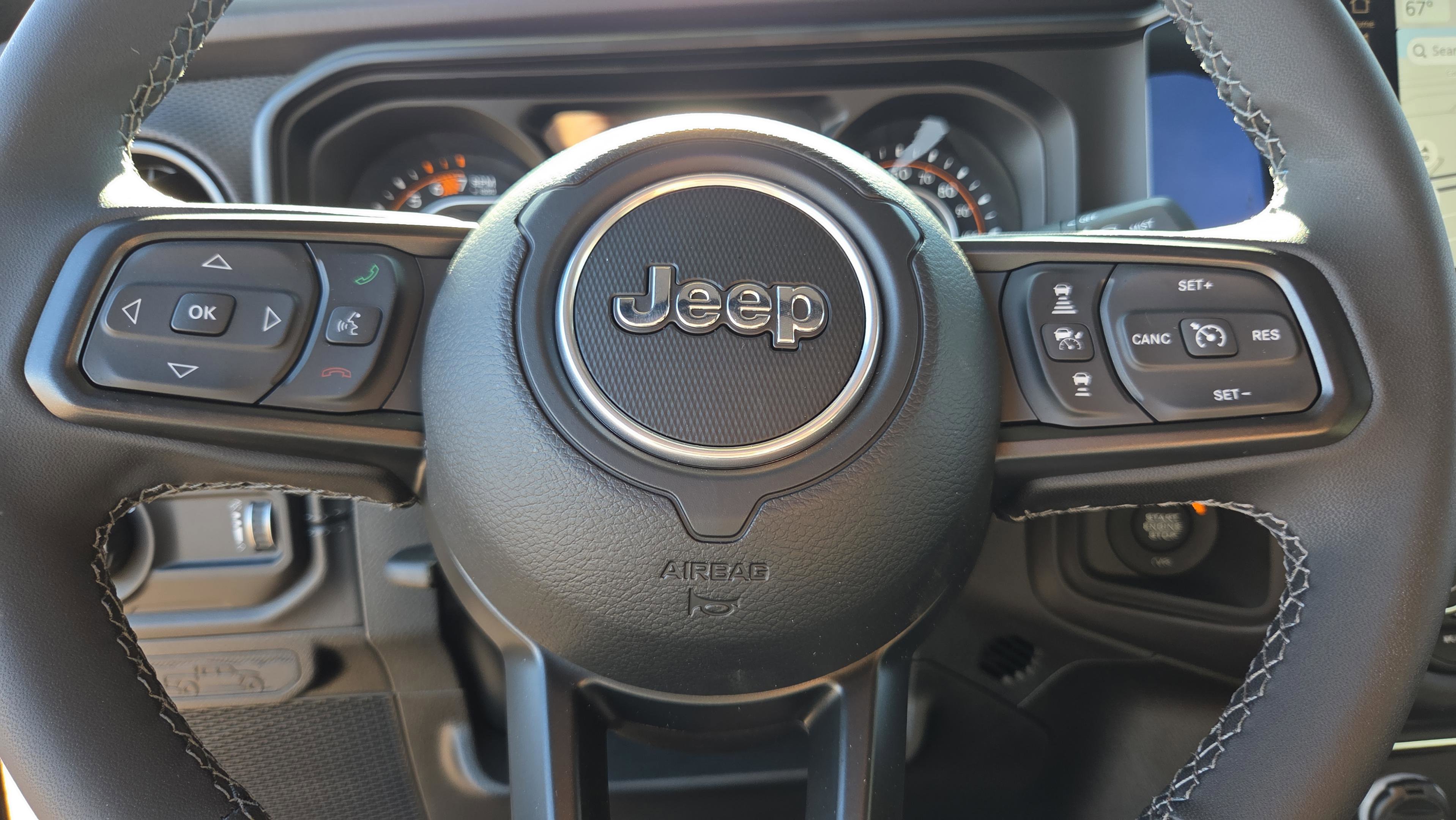 Used 2025 Jeep Wrangler Unlimited Rubicon w/ Technology Group image 40