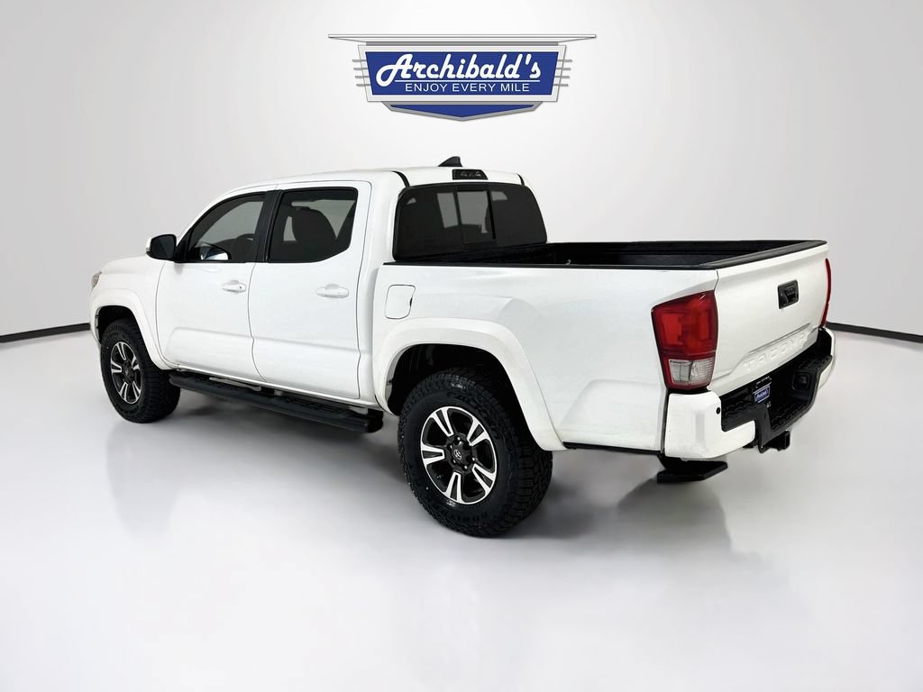 Used 2017 Toyota Tacoma TRD Sport AWD/4WD image 6