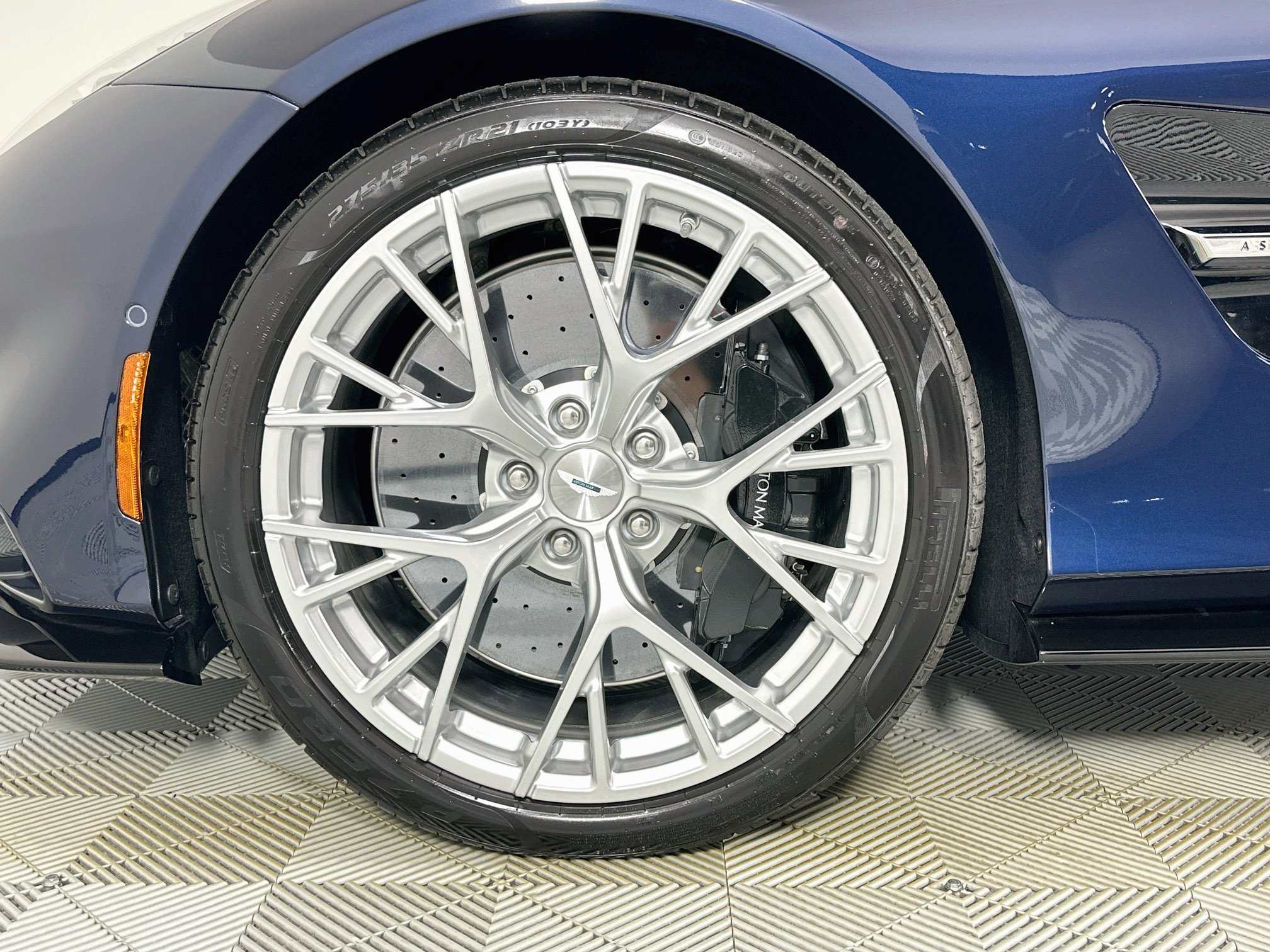 New 2026 Aston Martin Vanquish Convertible RWD image 9