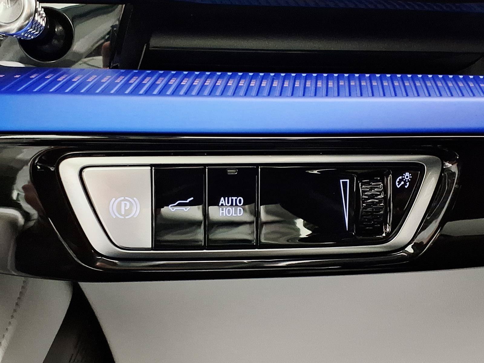 Certified 2025 Cadillac Optiq Luxury 2 AWD/4WD image 22