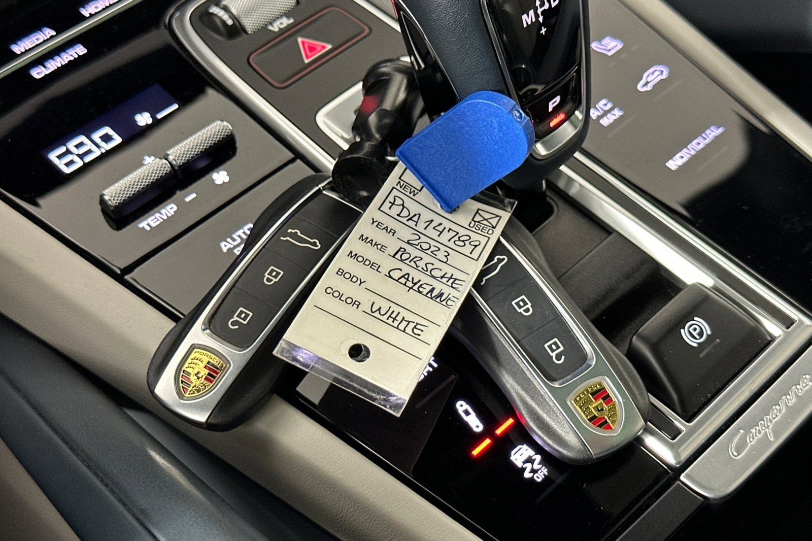 Used 2023 Porsche Cayenne S Platinum w/ Premium Package Plus image 24