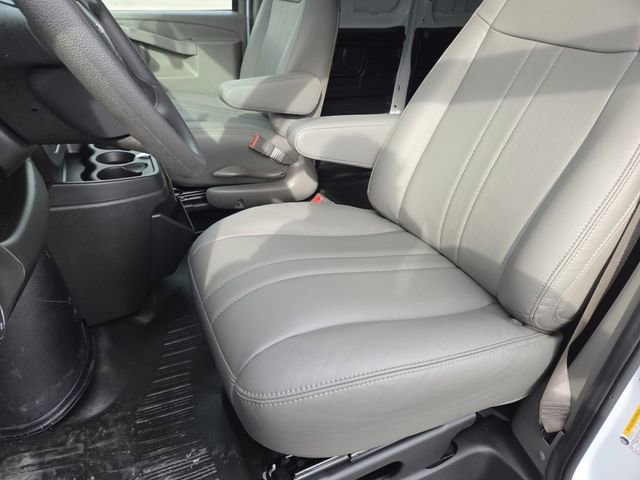 New 2026 GMC Savana 2500 w/ Driver Convenience Package image 25