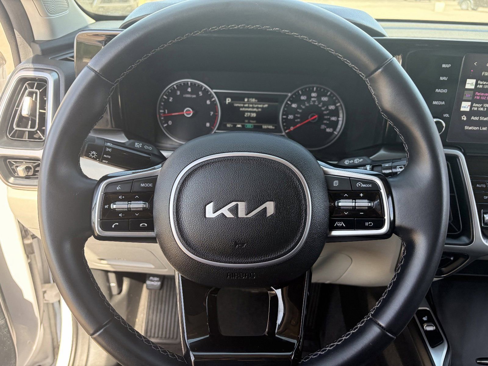 Used 2023 Kia Sorento S w/ Panoramic Sunroof Package image 24