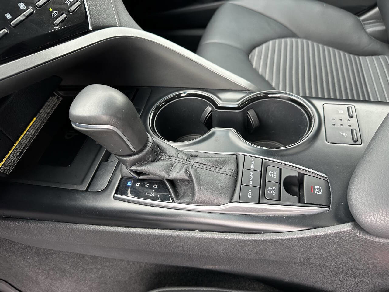 Used 2018 Toyota Camry SE image 32