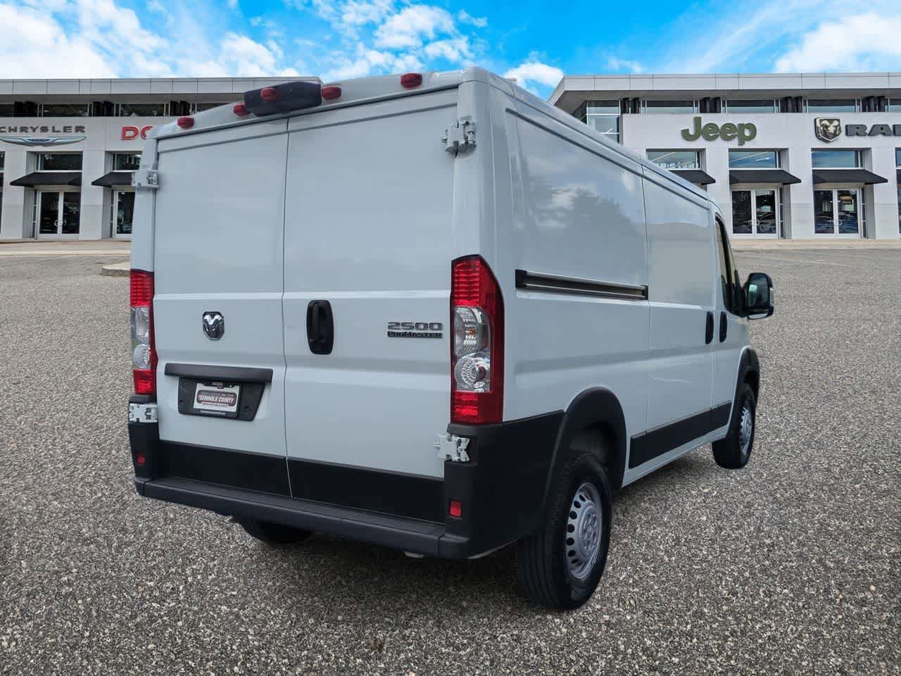Used 2025 RAM ProMaster 2500 w/ Convenience Group FWD image 8