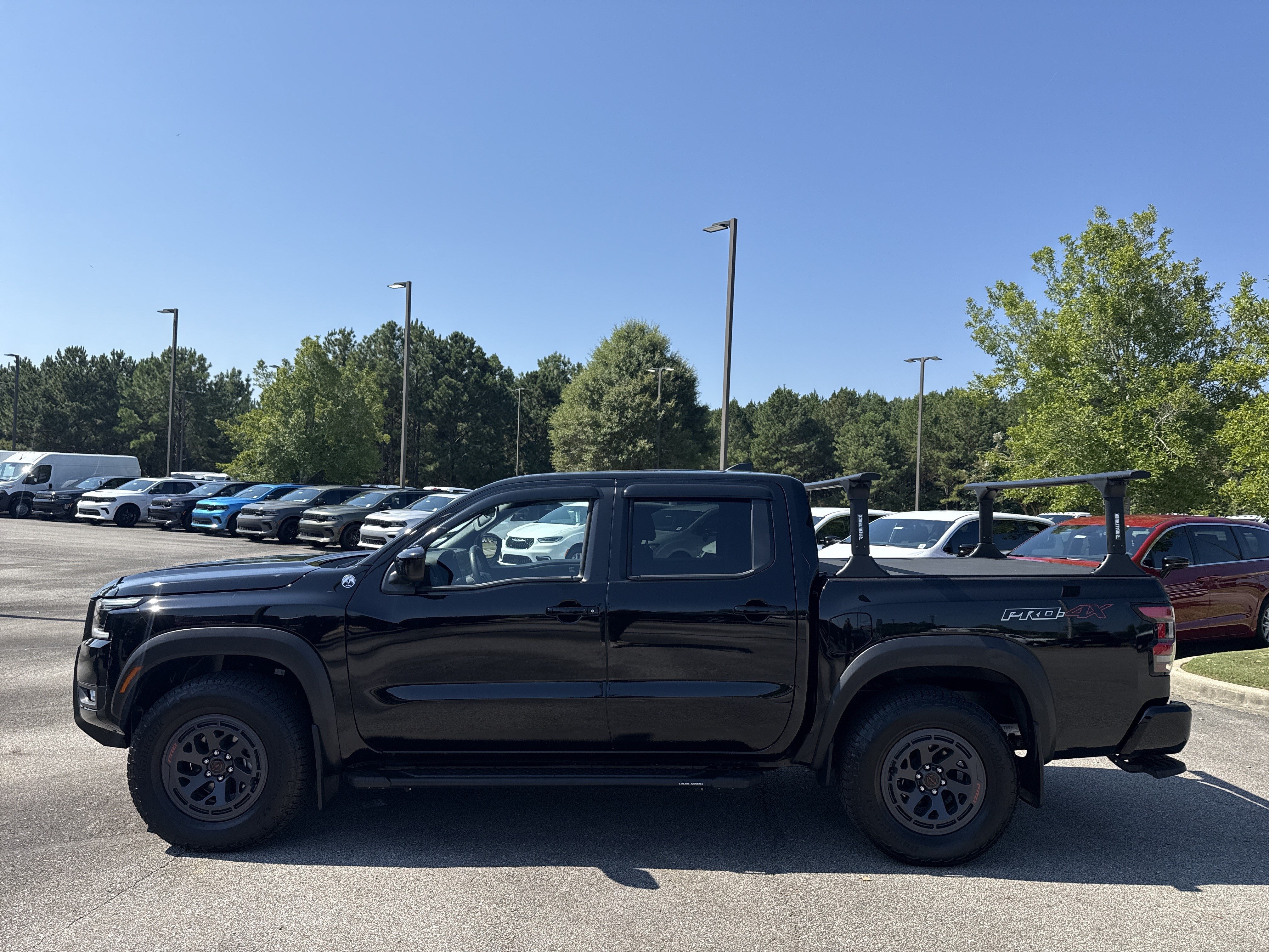 Used 2025 Nissan Frontier PRO-4X AWD/4WD image 4