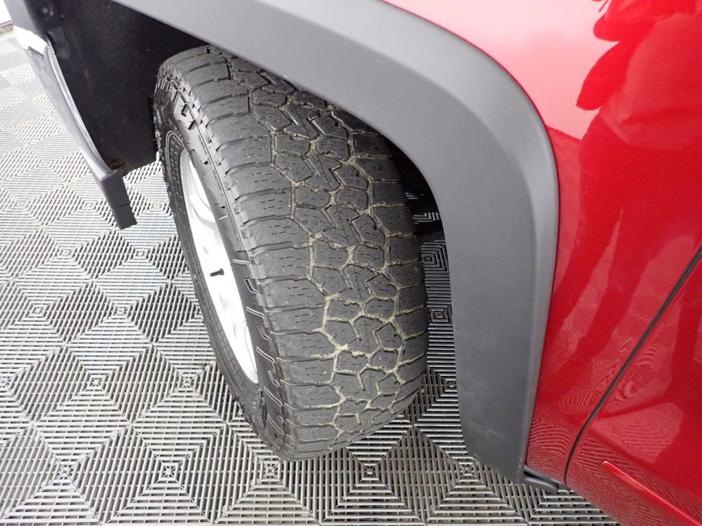 Used 2018 Chevrolet Silverado 1500 LT w/ All Star Edition image 36