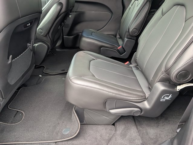 New 2027 Chrysler Pacifica Select FWD image 28