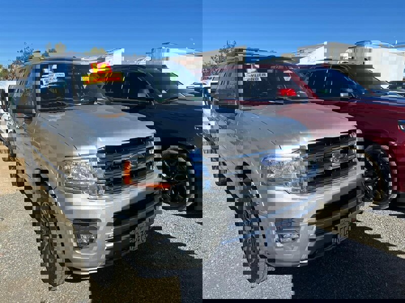 Used 2016 Ford Expedition XLT image 9