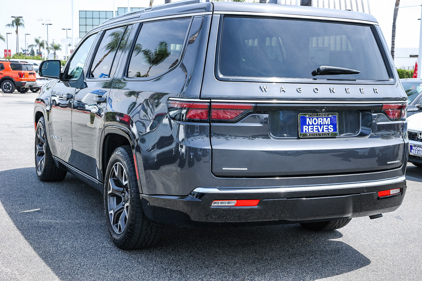 Used 2022 Jeep Wagoneer Series III w/ Premium Group I image 4