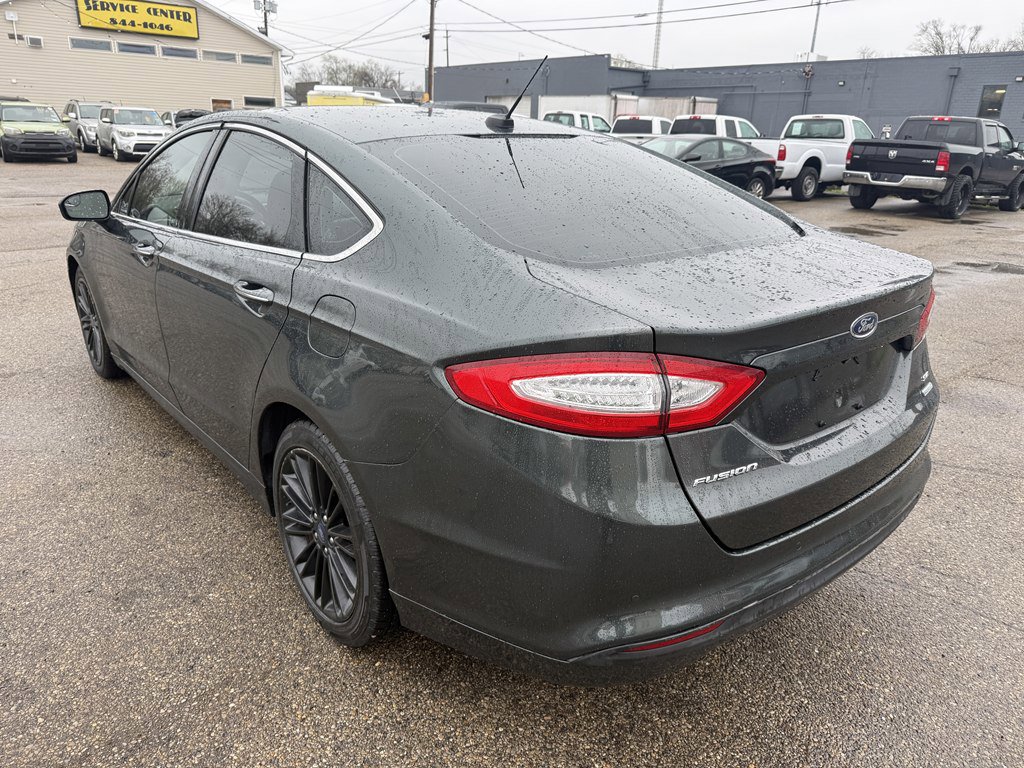 Used 2016 Ford Fusion SE w/ Equipment Group 202A image 4