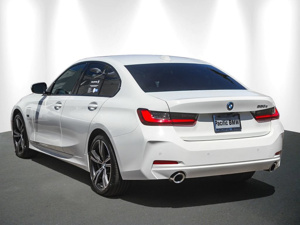 Used 2023 BMW 330e w/ Driving Assistance Package RWD image 4