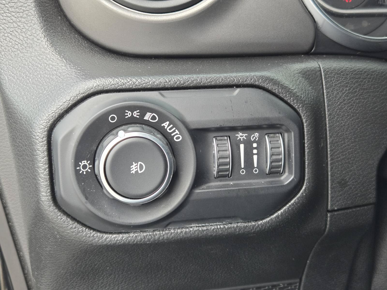 Used 2021 Jeep Wrangler Sport AWD/4WD image 19