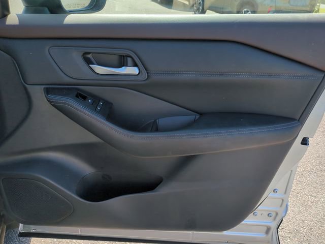 Used 2023 Nissan Rogue SV w/ SV Premium Package FWD image 36