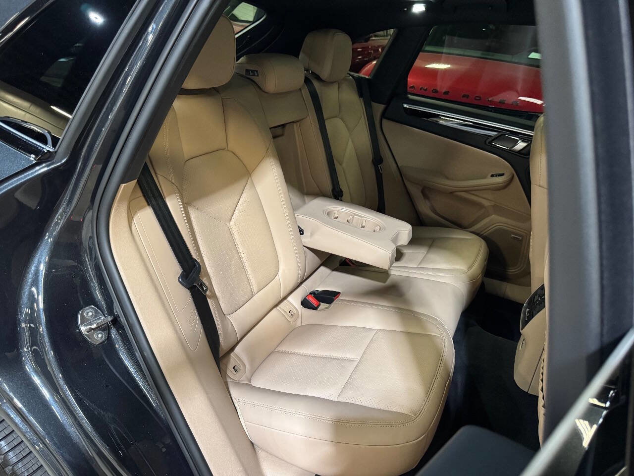 Used 2024 Porsche Macan w/ Premium Plus Package image 23