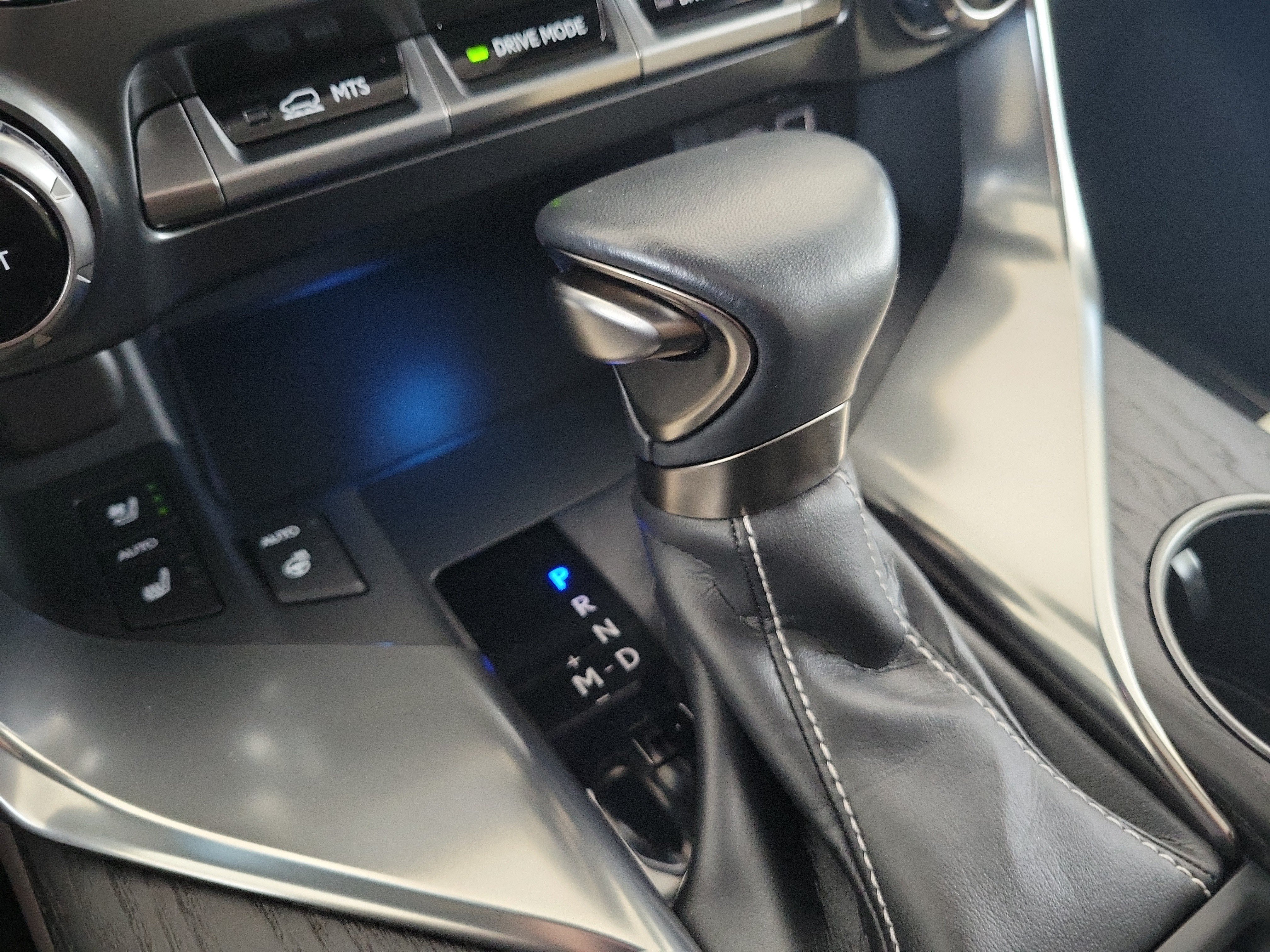 Used 2022 Lexus LX 600 4WD w/ Accessory Package (Z1) image 34