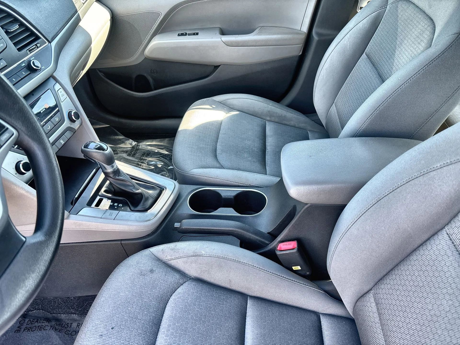 Used 2017 Hyundai Elantra SE image 20