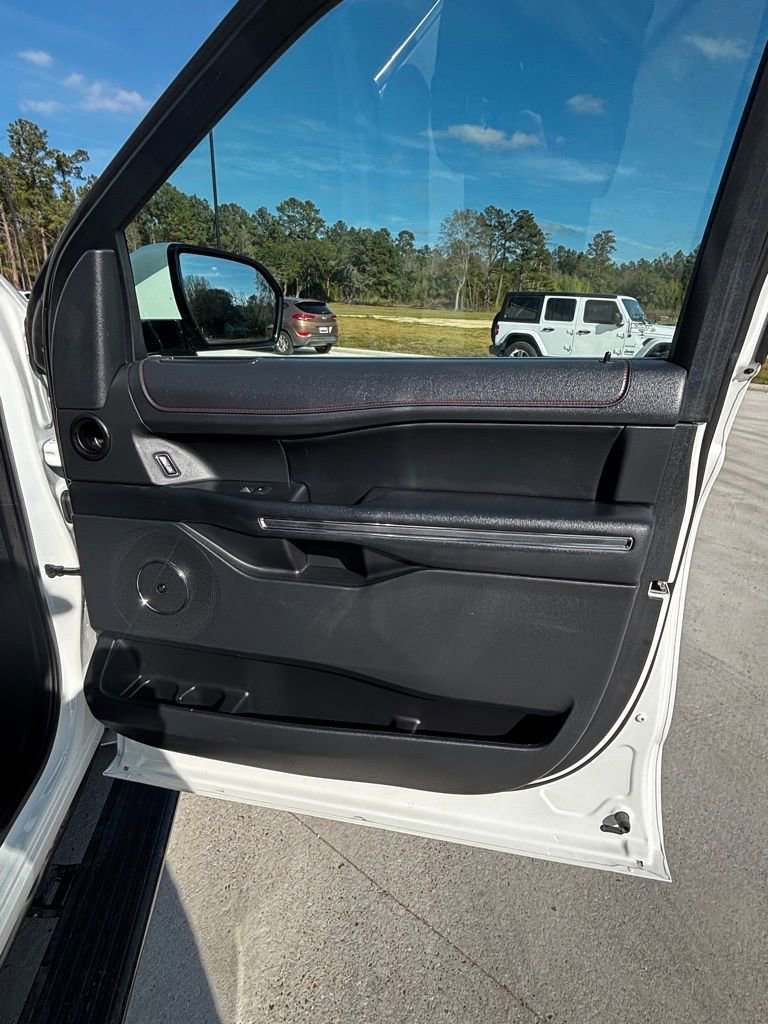 Used 2023 Ford Expedition Limited image 19