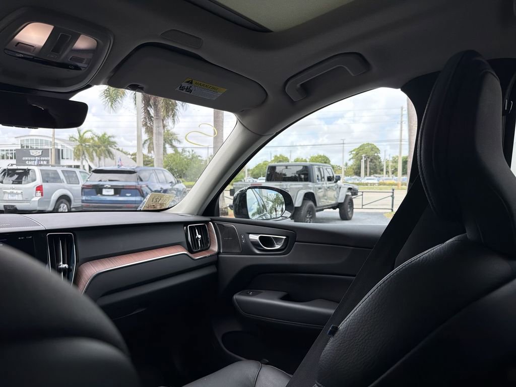 Used 2023 Volvo XC60 B5 Plus w/ Climate Package AWD/4WD image 11