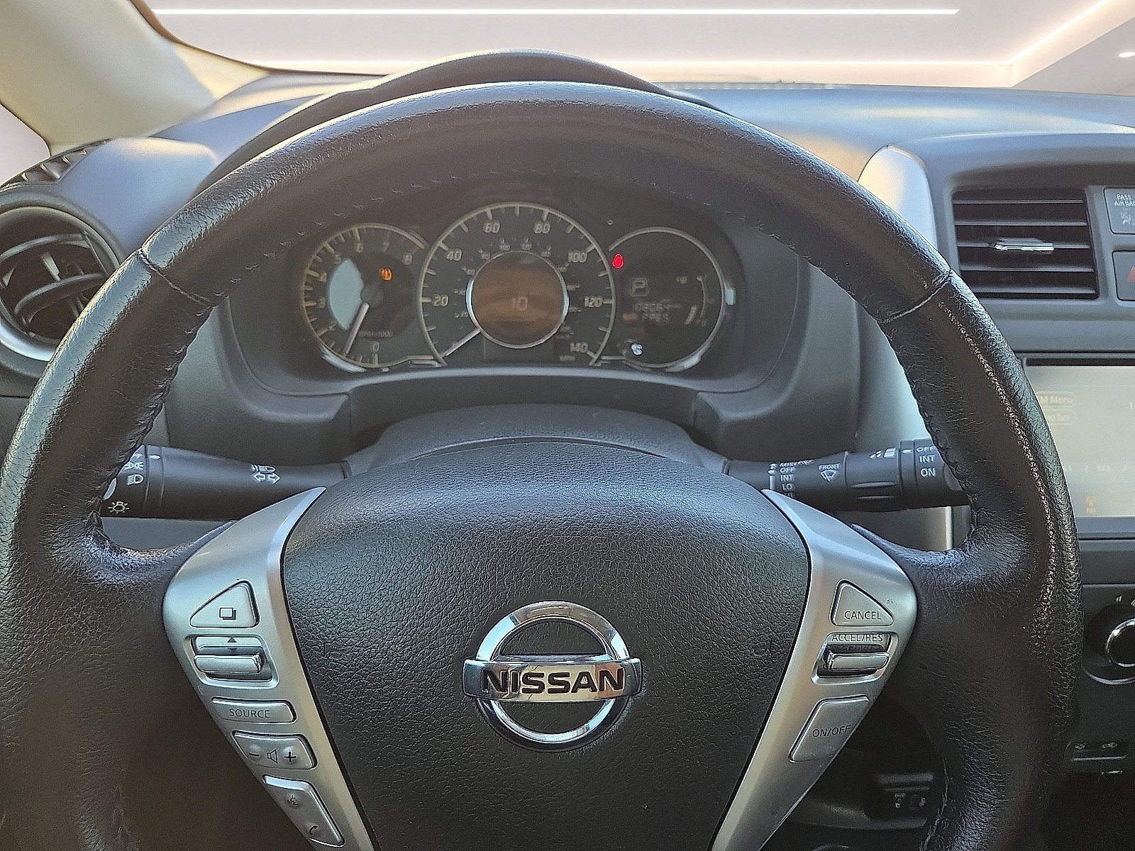 Used 2019 Nissan Versa Note SV FWD image 4