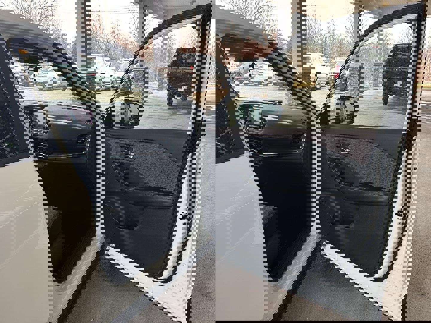 Used 2023 Nissan Rogue SV image 29