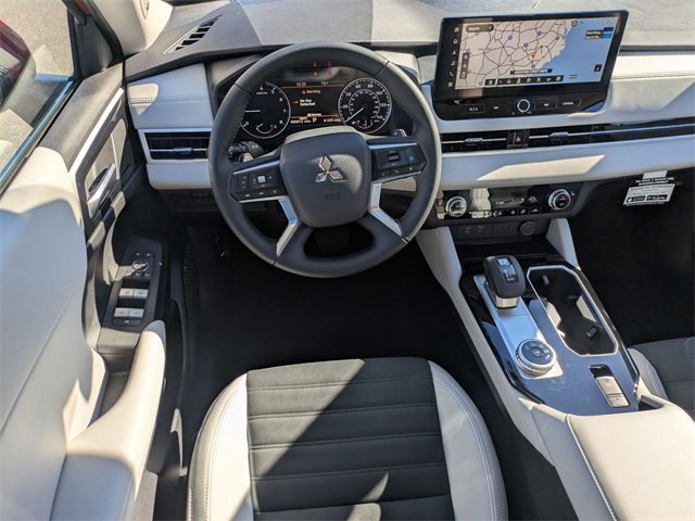 New 2025 Mitsubishi Outlander SE image 29