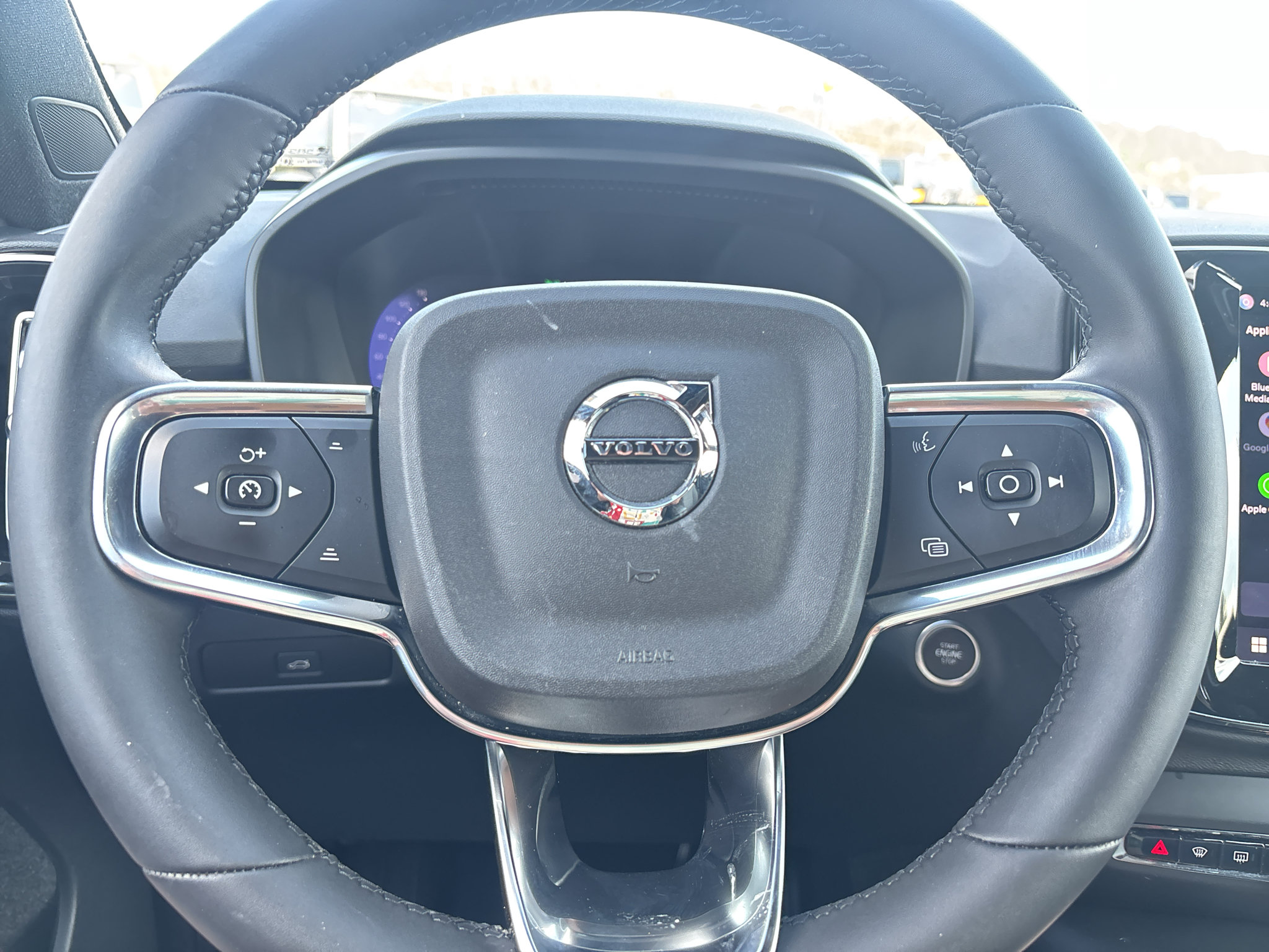 Used 2023 Volvo XC40 B5 Core AWD/4WD image 10