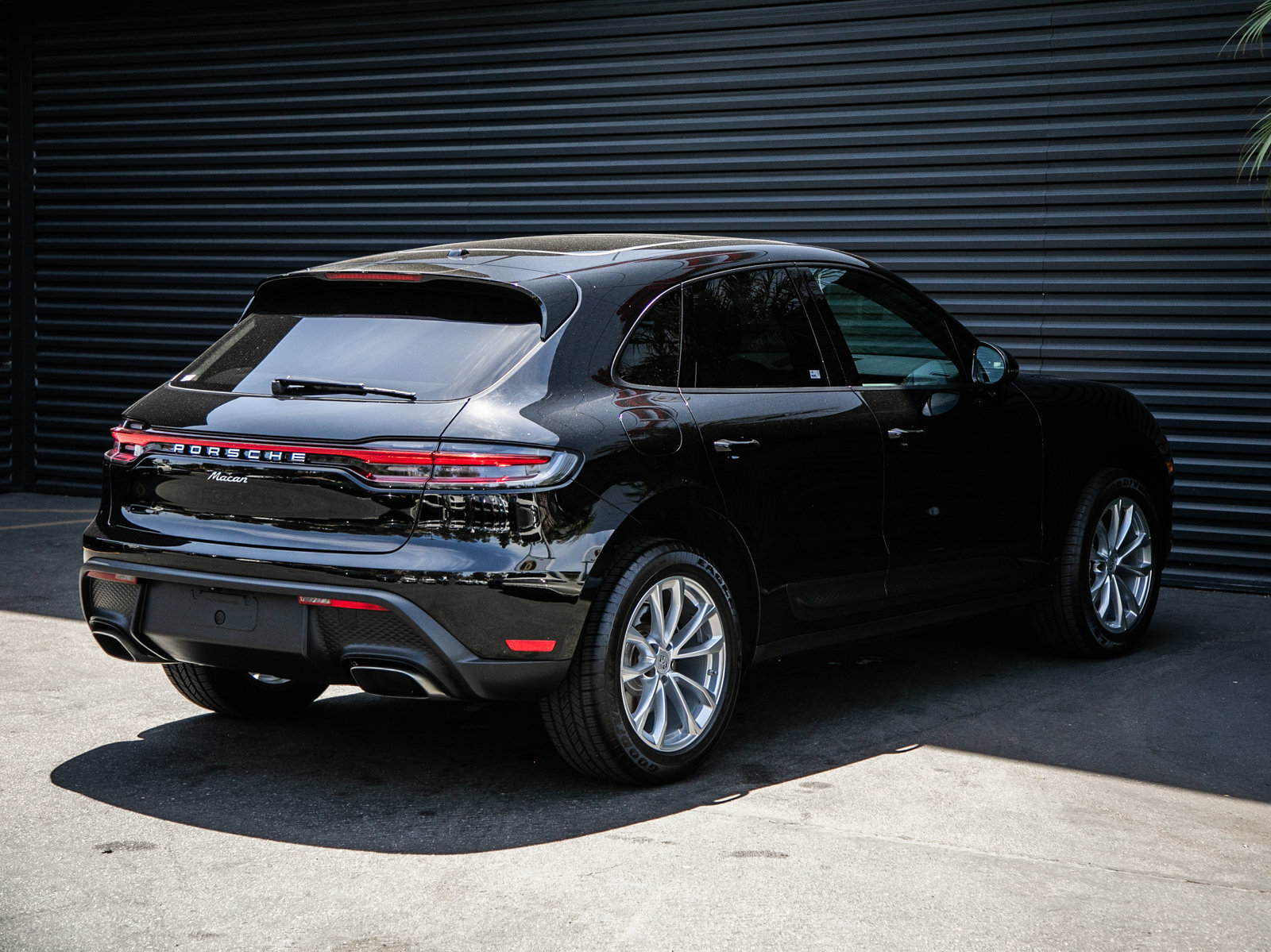 Certified 2026 Porsche Macan AWD/4WD image 10