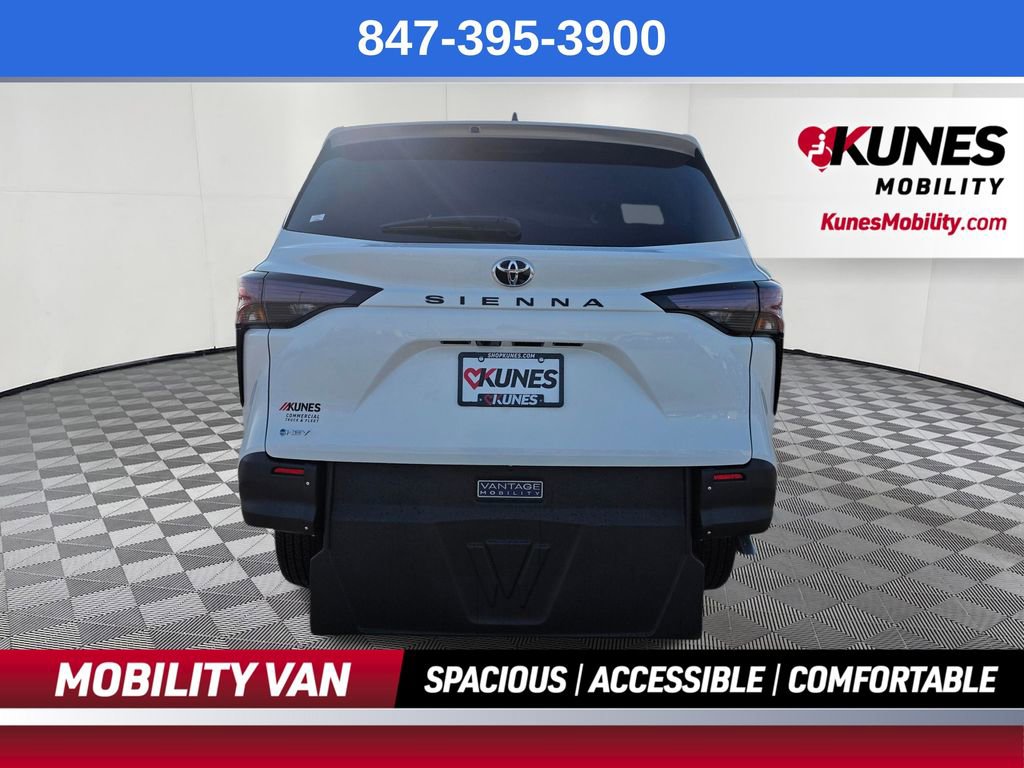 Used 2026 Toyota Sienna LE FWD image 6