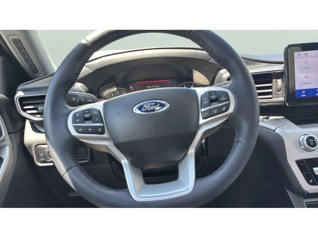 Used 2023 Ford Explorer XLT w/ Equipment Group 202A AWD/4WD image 17