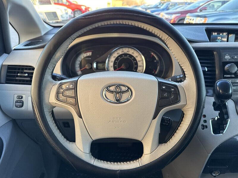 Used 2011 Toyota Sienna SE w/ Preferred Pkg image 21