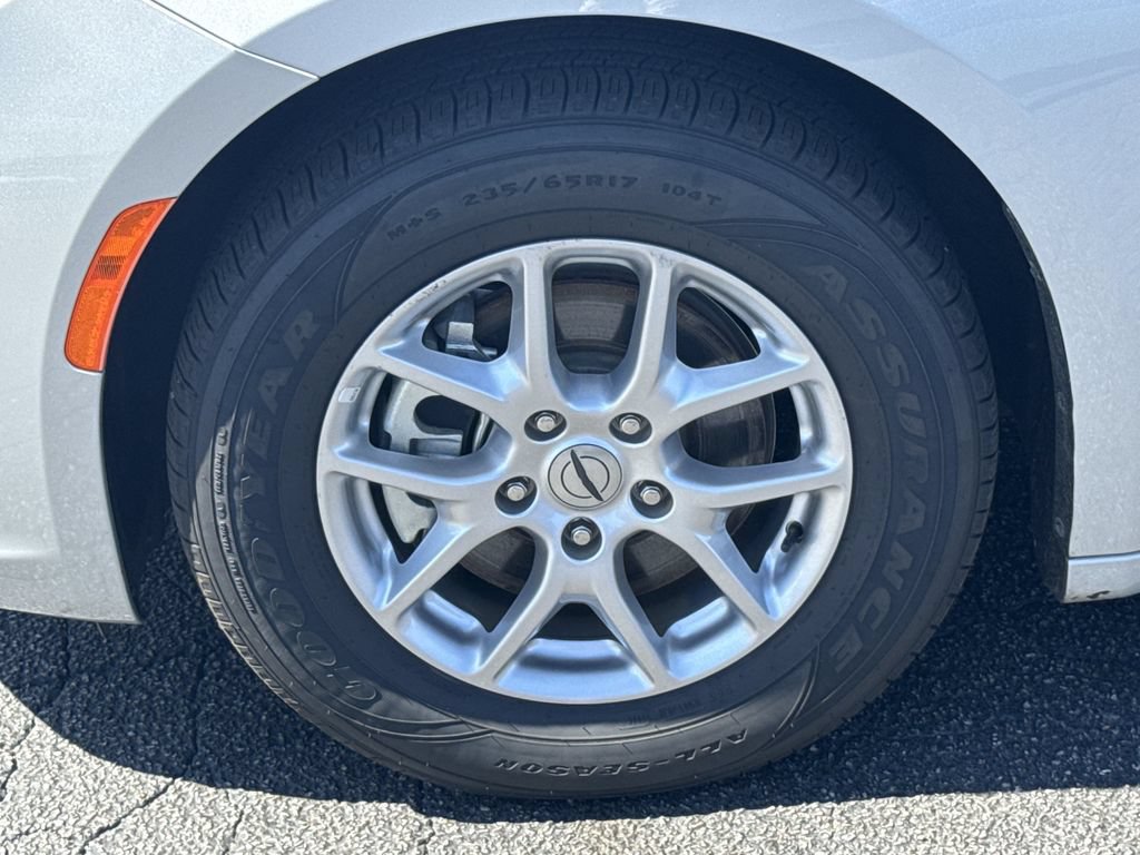 Used 2024 Chrysler Pacifica Touring-L FWD image 11