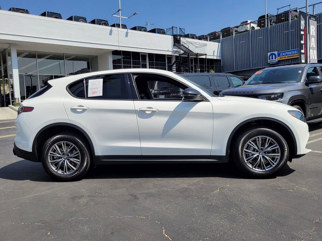 Used 2024 Alfa Romeo Stelvio Sprint image 29