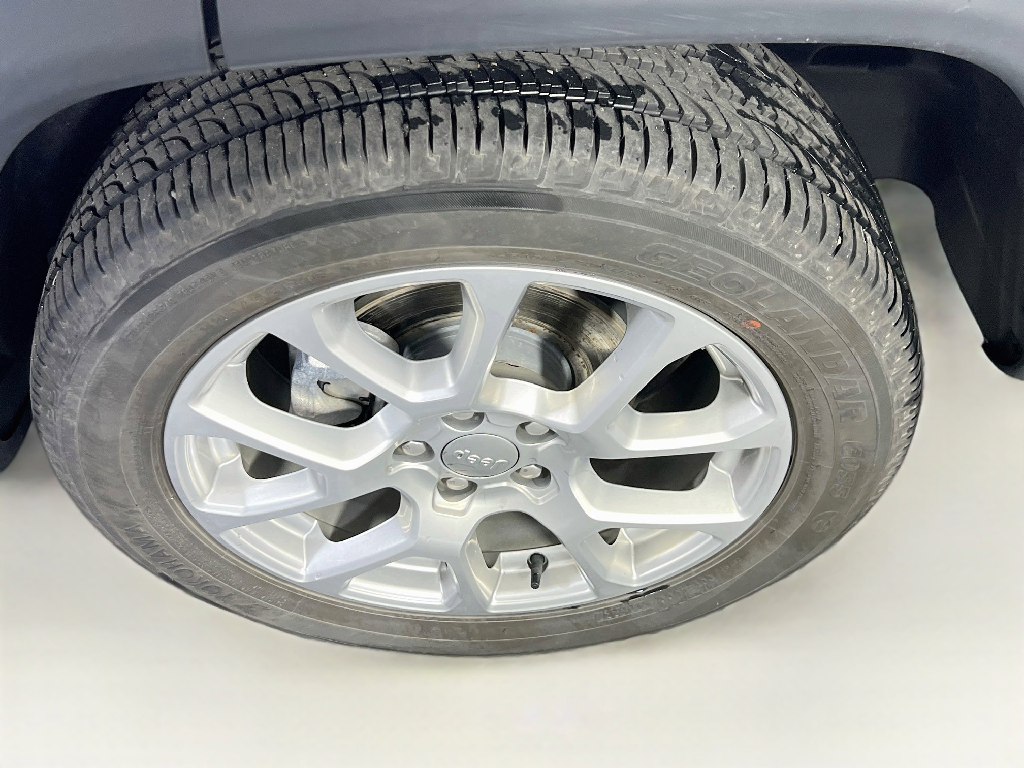 Used 2022 Jeep Compass Latitude w/ Sun and Sound Group AWD/4WD image 30