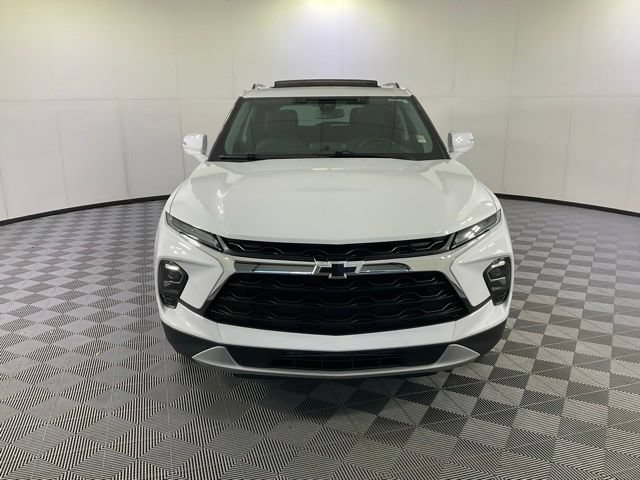 Used 2024 Chevrolet Blazer LT FWD image 2