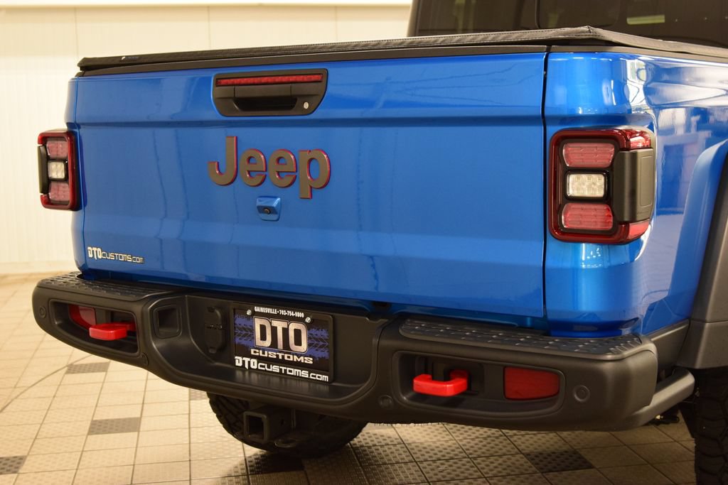 Used 2025 Jeep Gladiator Rubicon w/ Safety Group AWD/4WD image 24