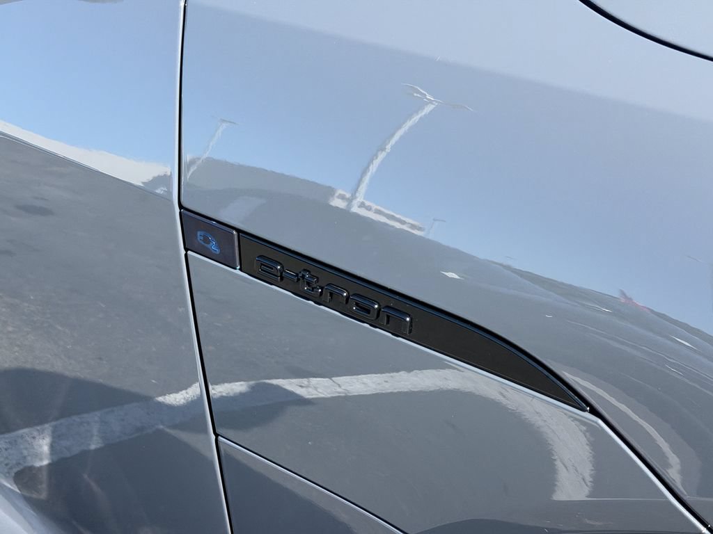 Used 2024 Audi Q8 e-tron Premium Plus w/ Premium Plus Package AWD/4WD image 5