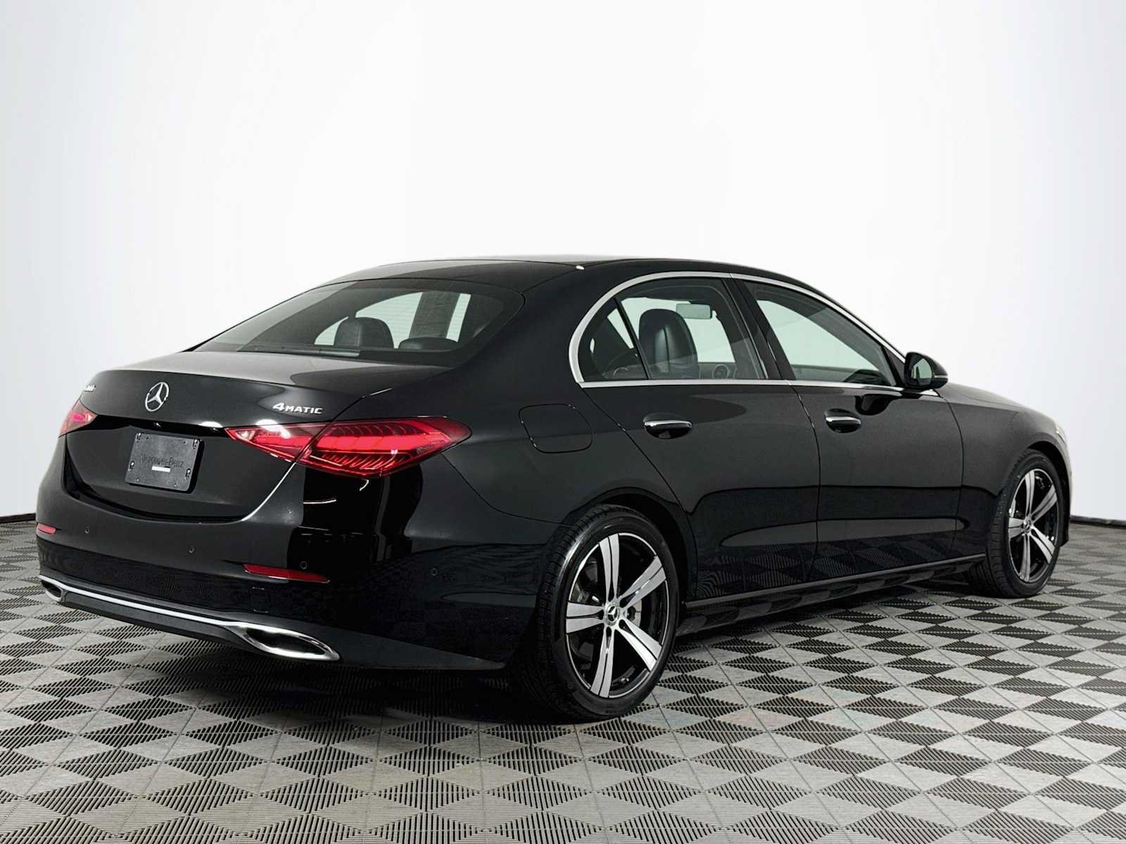Used 2025 Mercedes-Benz C 300 4MATIC Sedan image 5