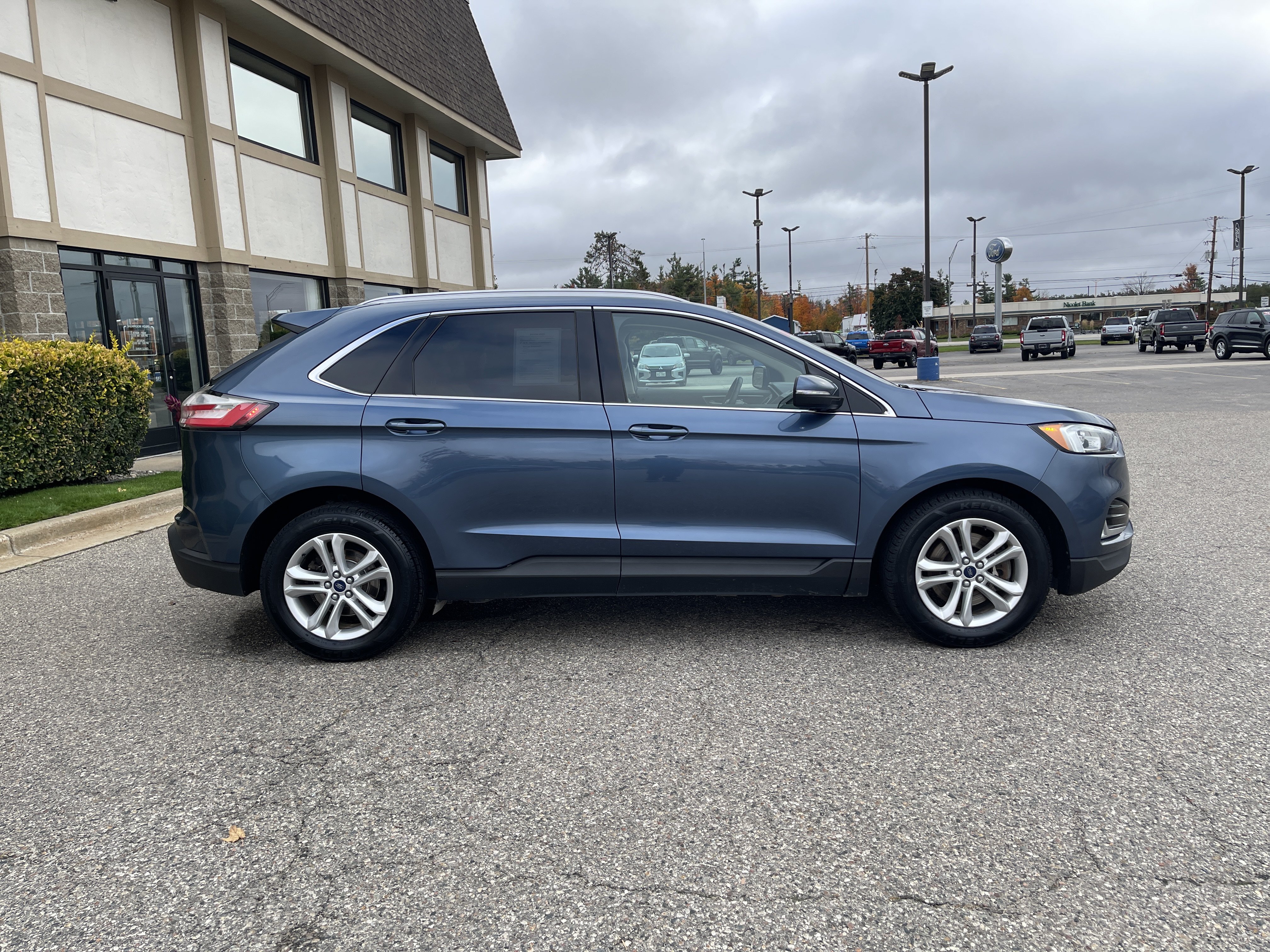 Used 2019 Ford Edge SEL w/ Equipment Group 201A AWD/4WD image 2