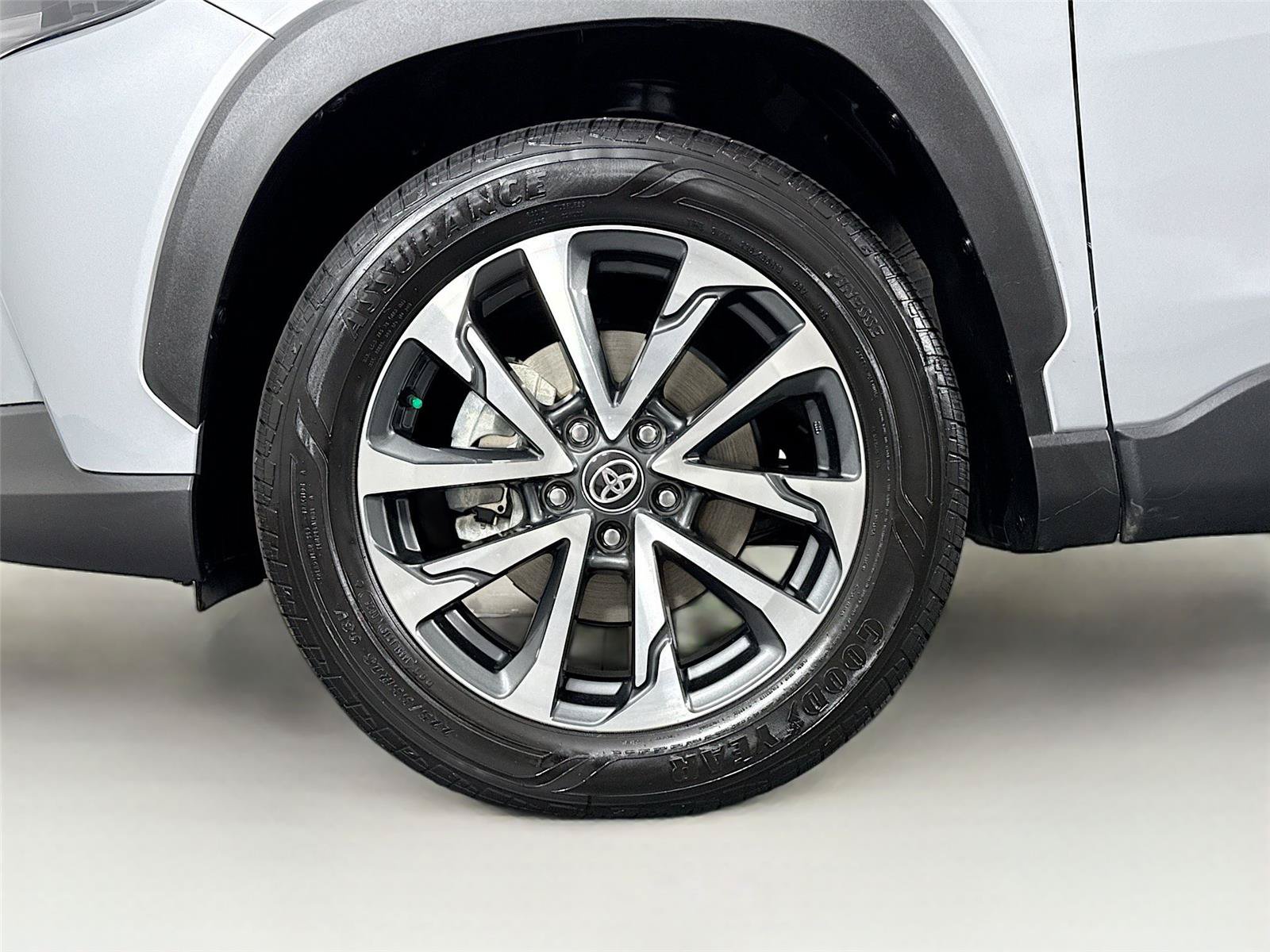 Certified 2025 Toyota Corolla Cross XLE FWD image 43