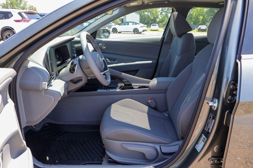 New 2026 Hyundai Elantra SEL Sport Premium FWD image 7