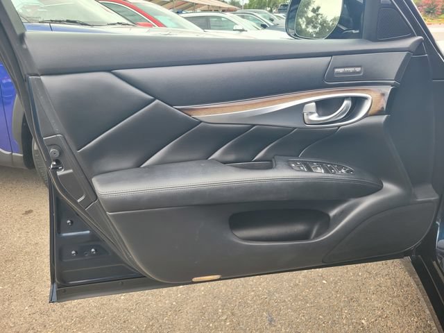 Used 2017 INFINITI Q70 L 3.7 w/ Deluxe Touring Package RWD image 16
