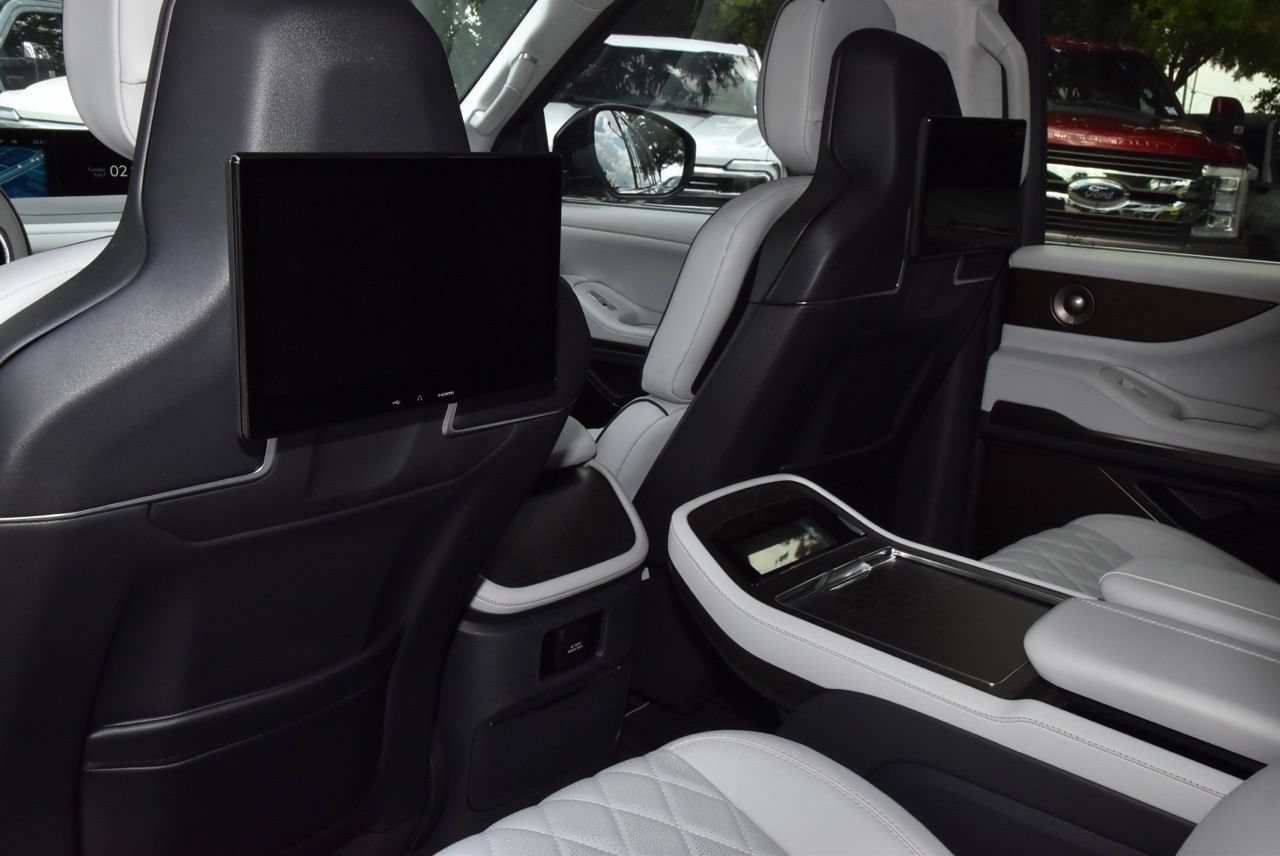 New 2026 Lincoln Navigator Black Label AWD/4WD image 19