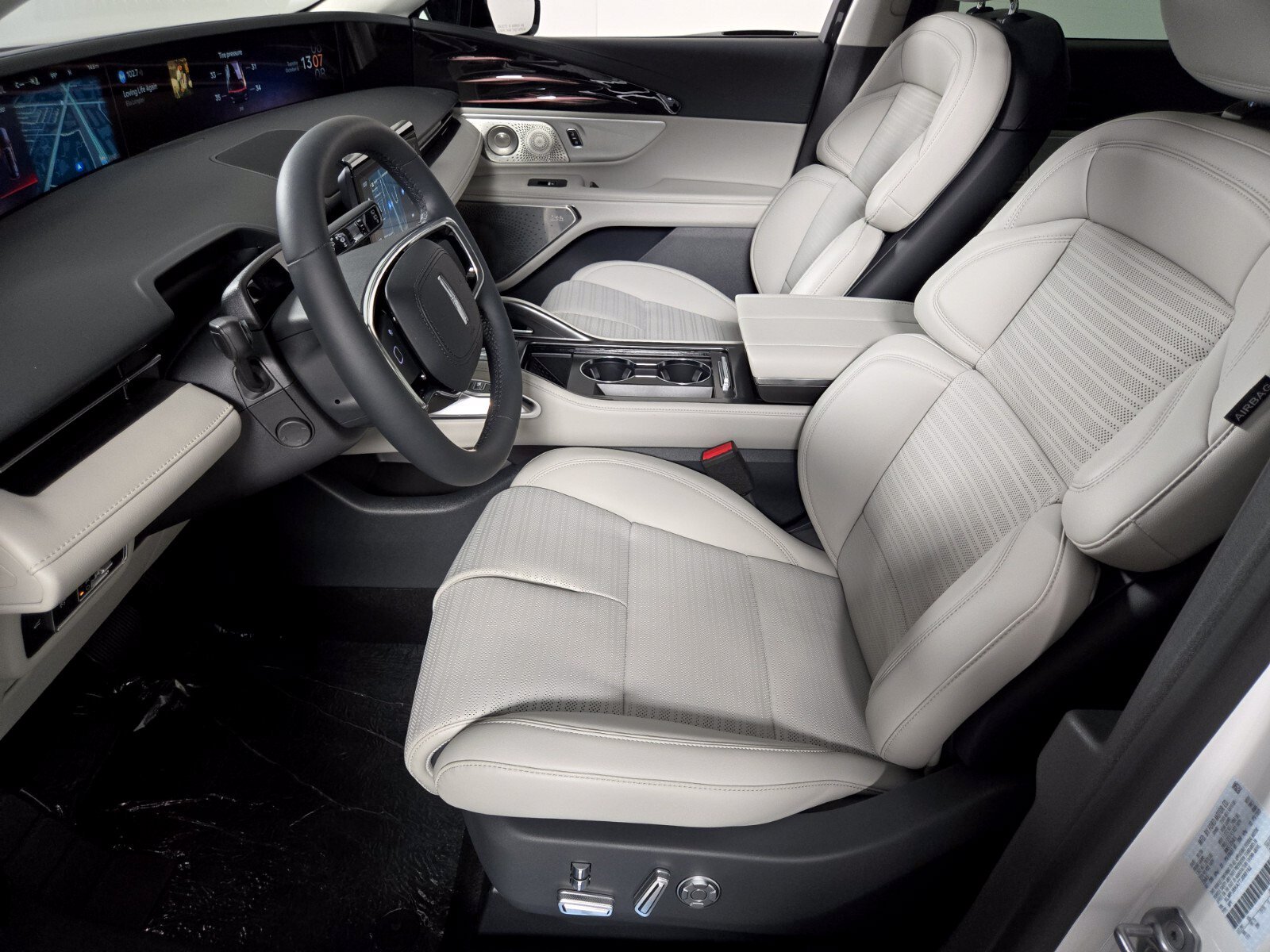 New 2026 Lincoln Nautilus Reserve AWD/4WD image 13