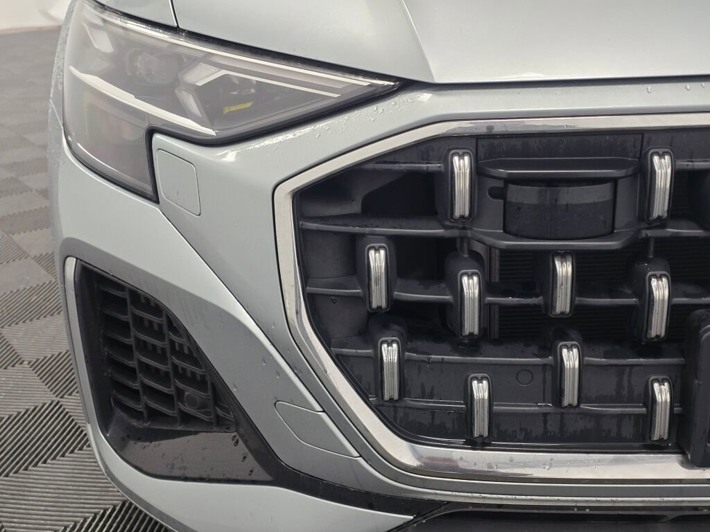 Used 2024 Audi Q8 Prestige w/ Prestige Package image 31