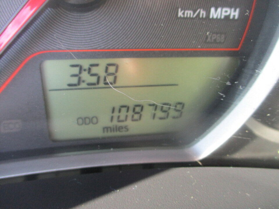 Used 2014 Toyota Yaris LE image 16